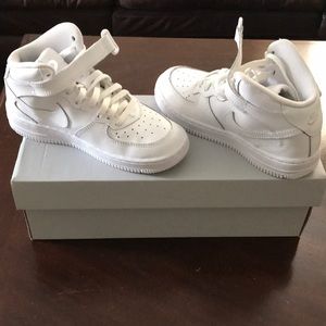 White Air Force 1 Mid